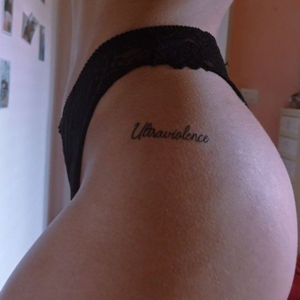 small feminine classy thigh tattoo ideas