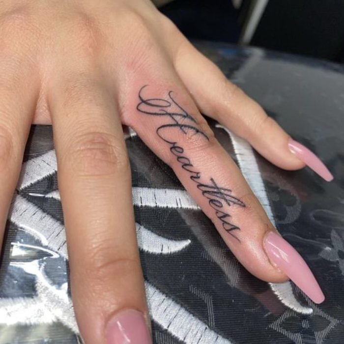 75+ Classy Pretty Finger Tattoos Ideas You’ll Love