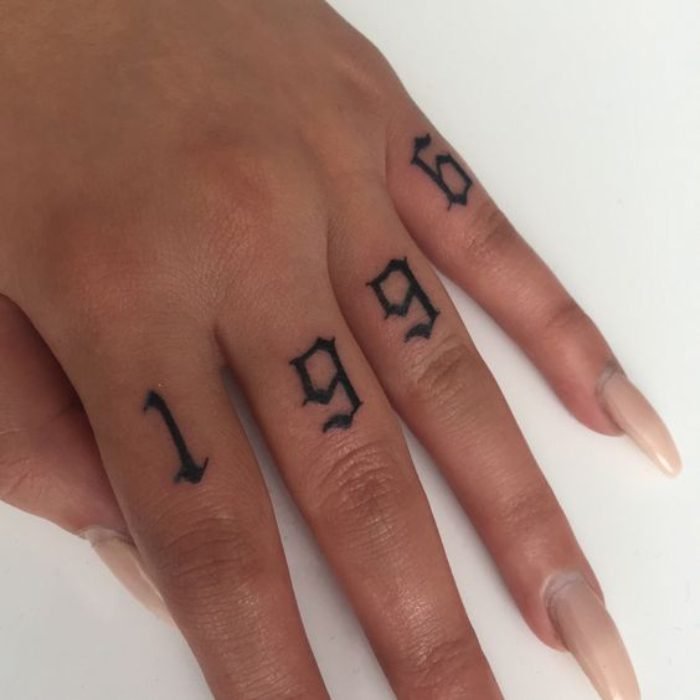 75+ Classy Pretty Finger Tattoos Ideas You’ll Love